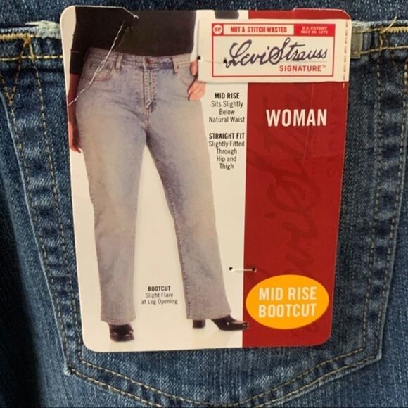 PRICE FIRM!$35 Levi Strauss Plus Size Denim Jeans. SIZE 18 - Picture 3 of 10